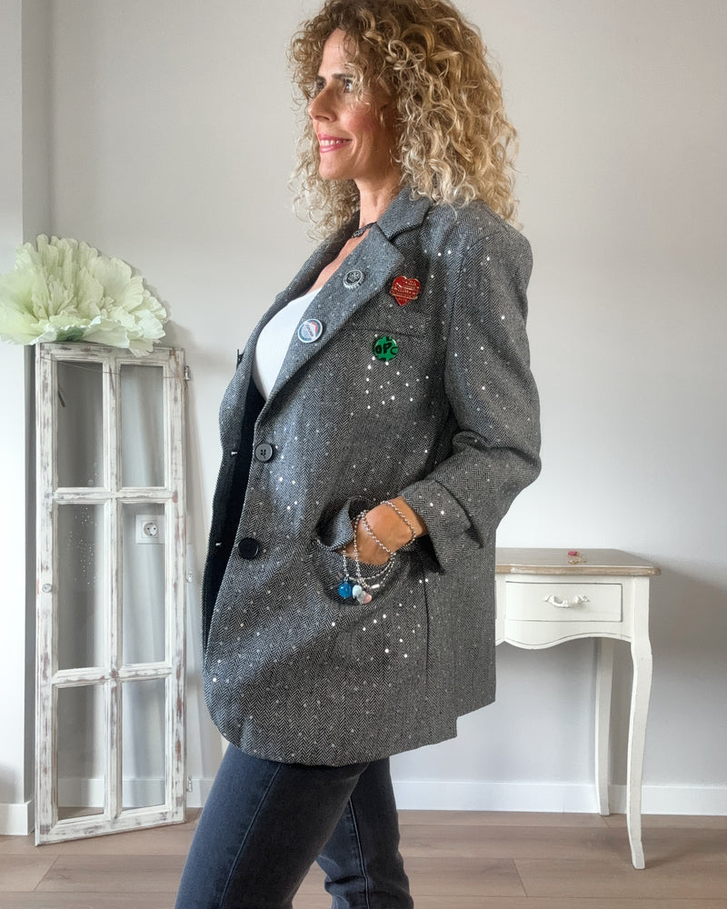 Blazer gris decorada