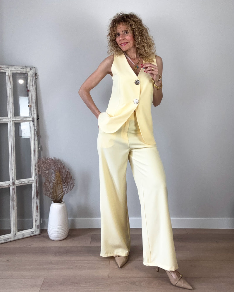 Traje chaleco amarillo mujer